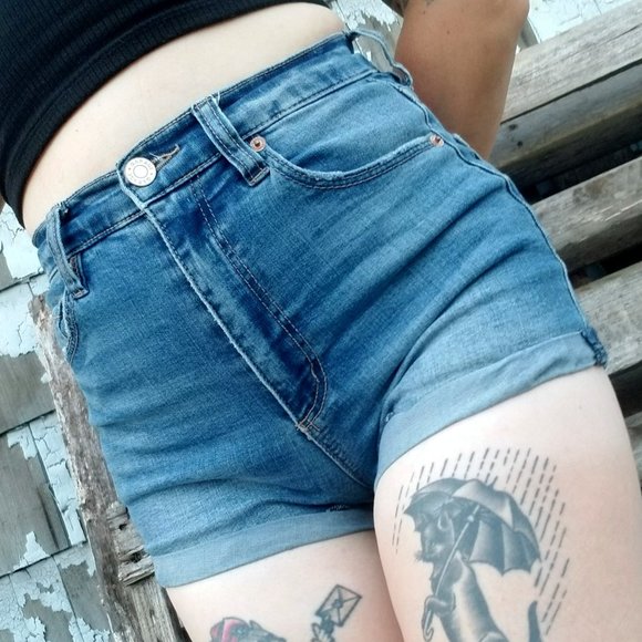 💙 Garage Ultra-High Rise Blue Jean Shorts 💙 - Picture 4 of 6